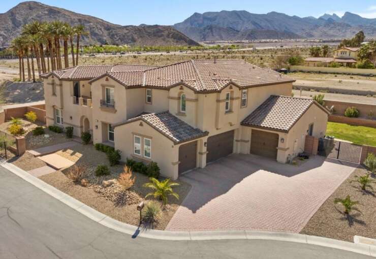 Discover the latest trends in luxury real estate in Las Vegas, from top-notch architectural designs to smart living and master-planned communities.